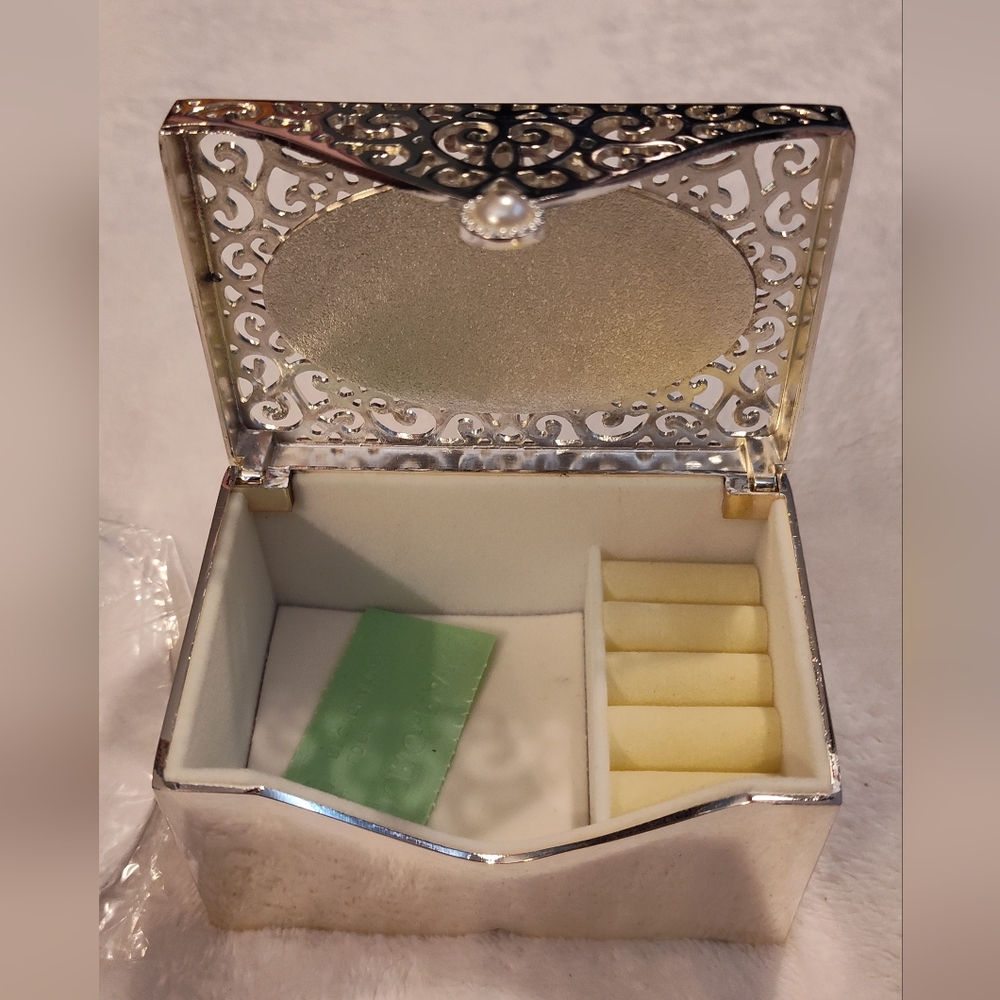 NWT! Things Remembered Jewelry Trinket (Engravable)